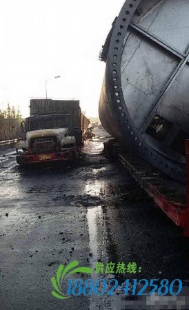 济青高速20多个油罐爆炸 3车被焚