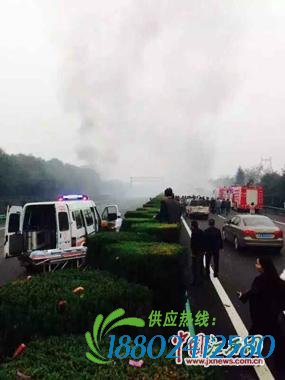 沪昆高速1辆油罐车爆炸 收费站办公楼玻璃震碎