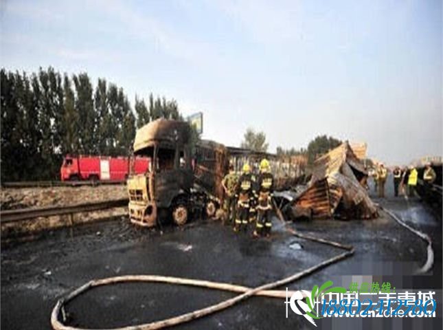 济青高速二十余个储油罐爆炸 多车受爆炸影响损毁