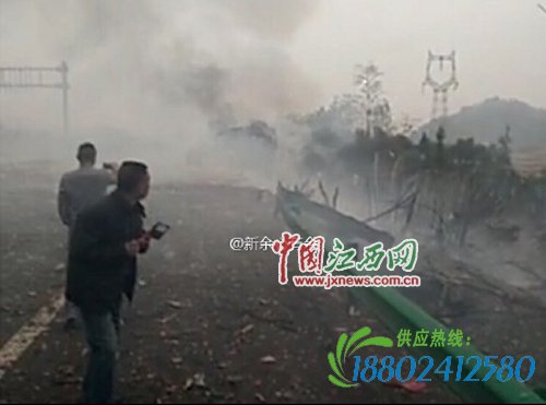 沪昆高速一运输烟花车与一油罐车一起爆炸 现场