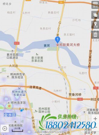 据都市报道观众反映，今天早上7点钟左右，郑新黄河大桥南段一辆油罐车侧翻，现场去了十几辆消防车正在进行救援，堵车严重。