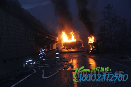 京昆高速绵广段油罐车爆炸导致3死1伤 广元消防成功处置