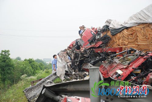 杭金衢高速两车相撞4死2伤 高速封道近7小时[图