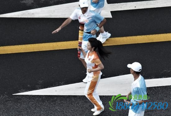 成龙电影:成龙点火图素材:成龙,王力宏