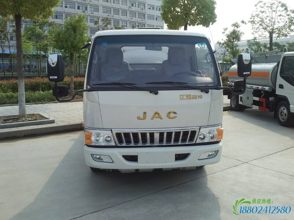 5吨油罐车作业视频,小说油罐车