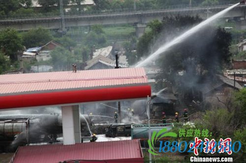 吉林一加油站罐车爆炸引发火灾