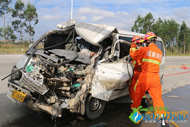 惠安一面包车改装“油罐车”追尾大货车 司机当场死亡