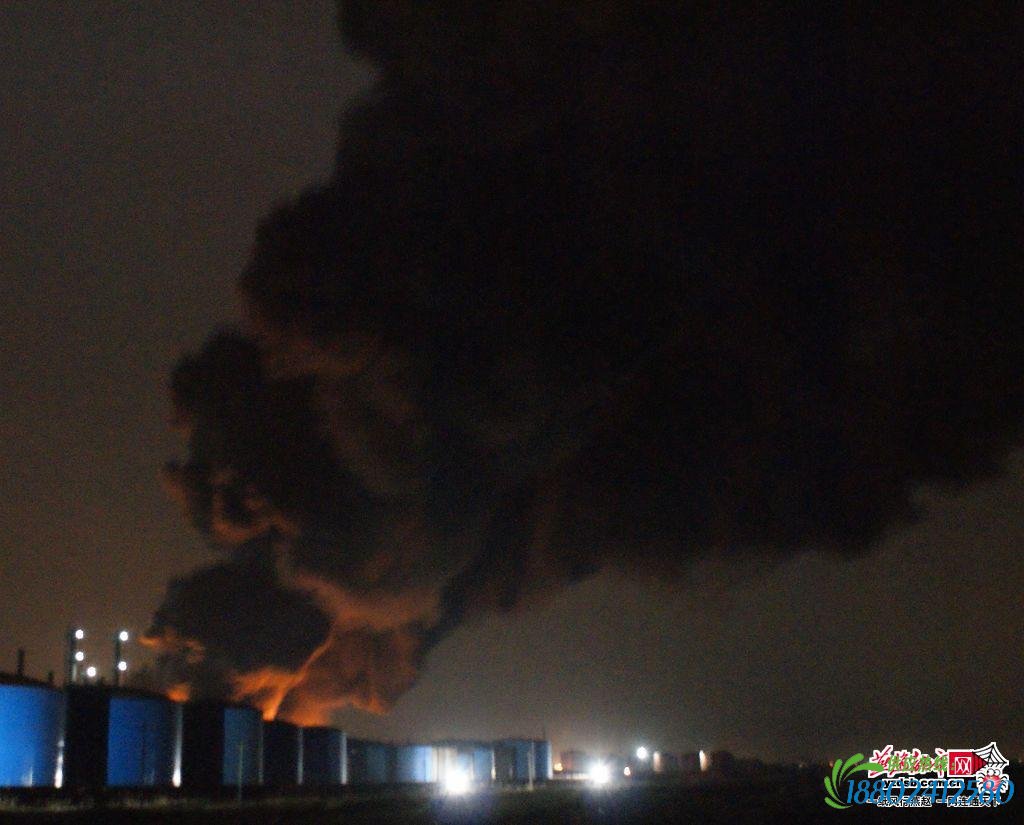 突发:沧州油罐车起火导致储油罐爆炸(组图)
