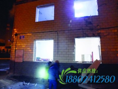 哈市哈平东路一大型油罐车爆炸 震掉5米外小楼玻璃(图)