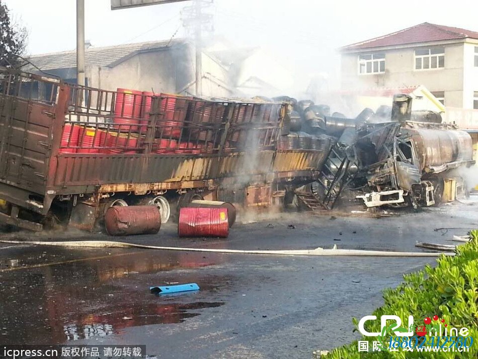 南京江宁一油罐车爆炸冲向民宅 四人死亡(高清组