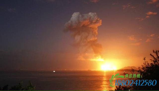 漳州爆炸现场：2个20000立方米常渣油罐已经起火