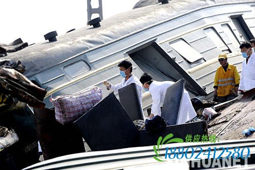 中国评论新闻 中国要对火车相撞彻底反思 