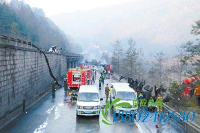 四川绵广高速连发3起事故致多车受损1死1伤（图）