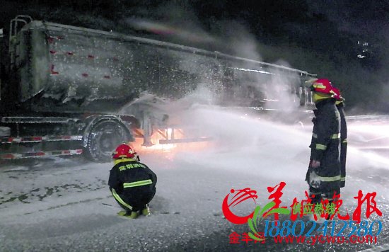 深圳一油罐车疑似泄露爆燃 腾起数十米高火光