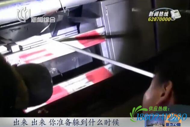 15名盗窃挤进油罐车内 宝山警方“瓮中捉鳖”