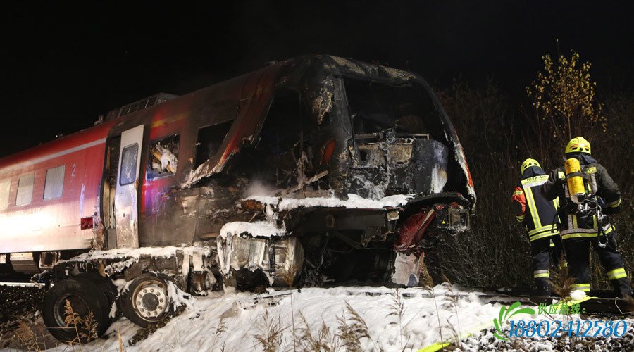 德国列车撞上美国军车 数人死亡