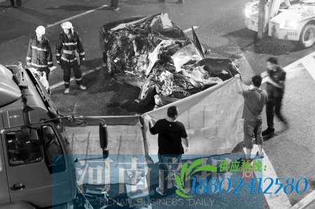 男子酒驾与罐车相撞致4死 市民建议设置硬隔离