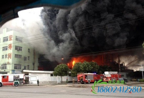 温州一皮革厂突发大火 6个油罐爆炸危险解除(图