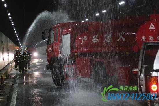 油罐车在长沙“隧道内发生火灾” 消防半小时扑灭