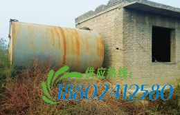 山西运城盐湖区露天存放的储油罐存在安全隐患