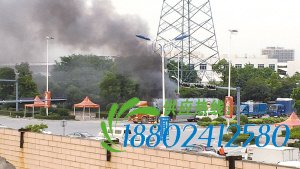 油罐车轮胎爆炸起火