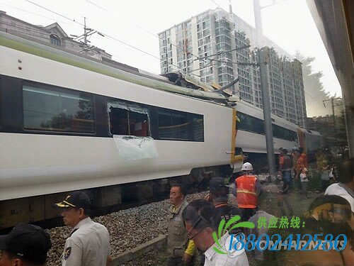韩国列车相撞事故致1人死亡92人受伤(图)