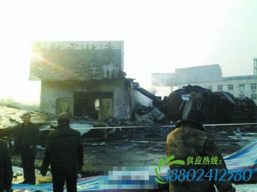 油罐车冲入洛阳郭寨汽车站 致2死1伤