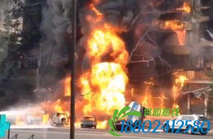 阿拉木图一油罐车爆炸起火 引燃附近八层高楼