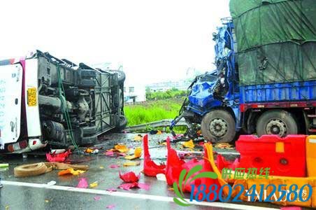 【图】安徽客货相撞事故已10人遇难 事故究竟怎