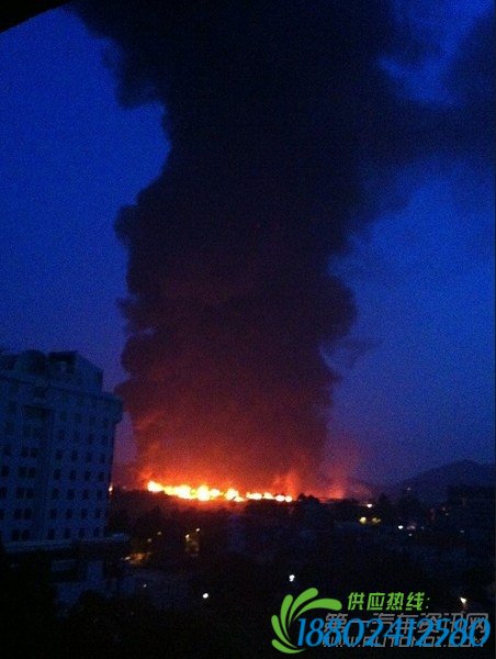 广州油罐车高速上泄露引发爆炸（组图）