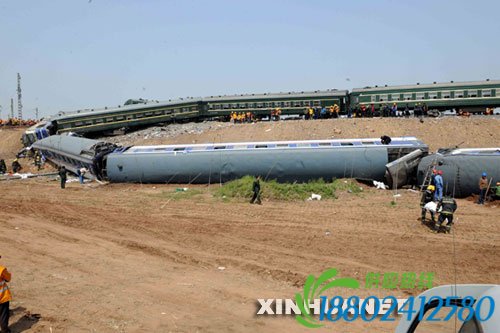 ...车在山东相撞 已有66人死亡   山东两列旅客列车相撞 t195...