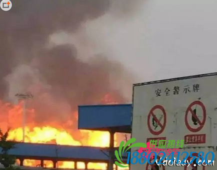 山东日照化工厂油罐4次大爆炸 现场浓烟滚滚