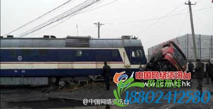河南汝州一货车与火车相撞 无人员受伤(图)