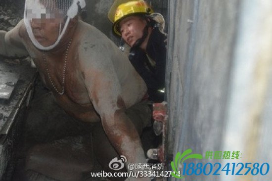 两载煤火车相撞1人被困 凤翔消防成功救出被困者