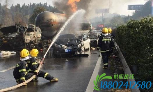 成南高速多车追尾 23吨石油罐车爆炸 9人死亡