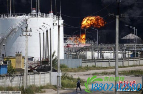 乌紧急情况部:基辅石油基地储油罐再次起火
