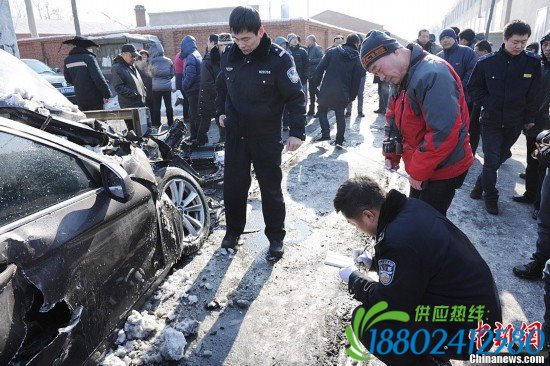 哈尔滨发生火车和汽车相撞事故(图)