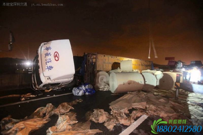 广深沿江高速发生货车爆胎 油罐车躲避撞护栏