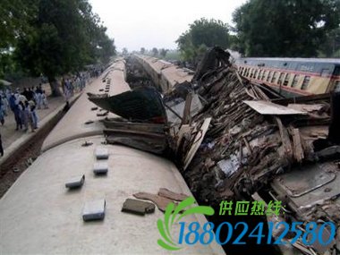 三辆火车相撞导致150人死亡，1000多人受伤