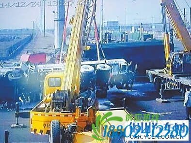 油罐车同心南街路口发生侧翻