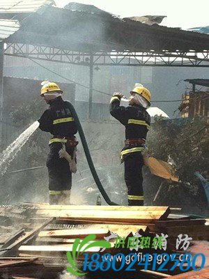 广州沿江交通事故致油罐车泄露引发爆炸 20人死