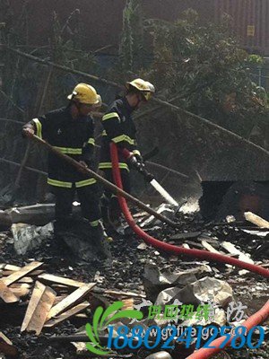 广州沿江交通事故致油罐车泄露引发爆炸 20人死