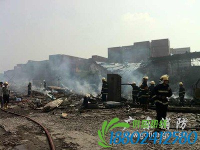 广州沿江交通事故致油罐车泄露引发爆炸 20人死