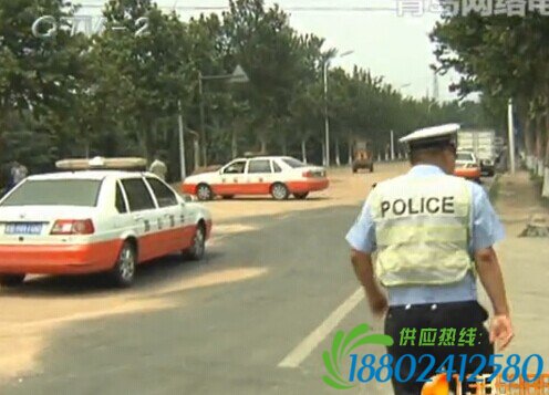 自卸车油罐车相撞 泄漏原油绵延数百米