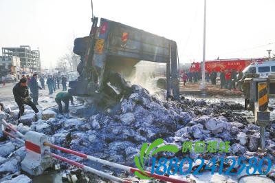 洛阳一汽车站附近再现严重车祸 致1死5伤