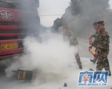 S248线一车祸现场引发油箱爆炸危及油罐车