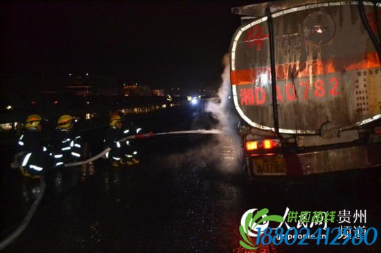 沪昆高速凯里段满载30吨重油罐车起火险成炸弹【高清组图】