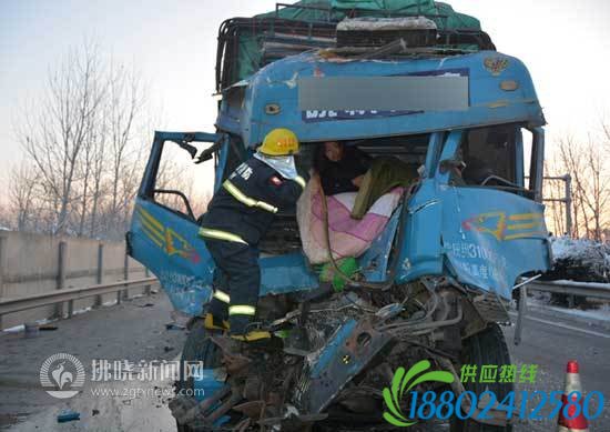 货车追尾油罐车 疲劳驾驶惹的祸