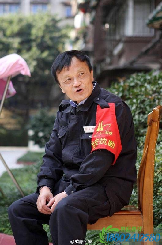 成都一小区护卫因像马云 市民纷纷求合影(图)