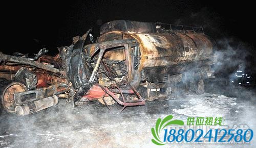 成绵高速油罐车爆炸至少1人死亡(组图)